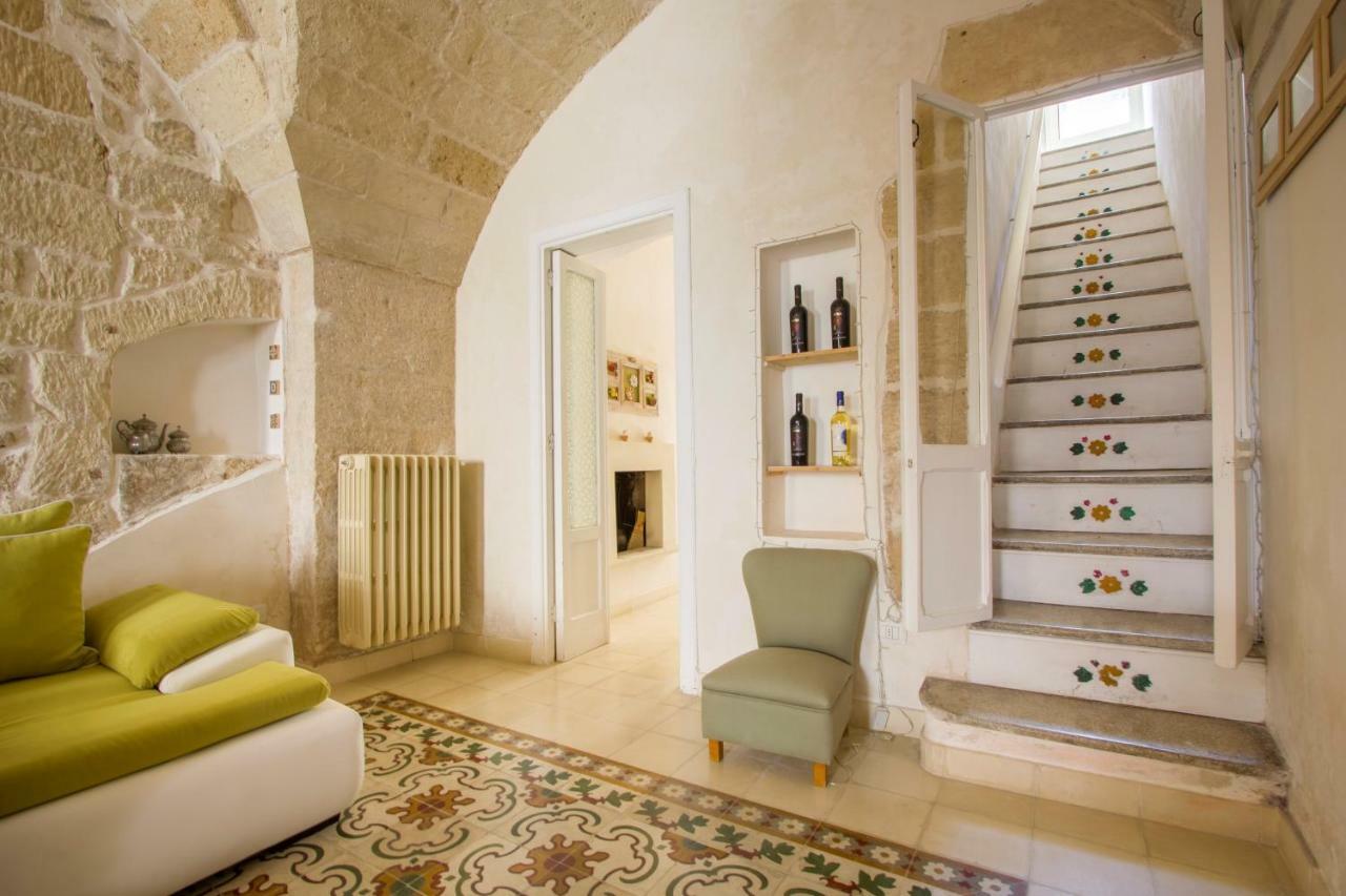 Explore The Historic City On Foot From An Old Town House Lecce Bagian luar foto