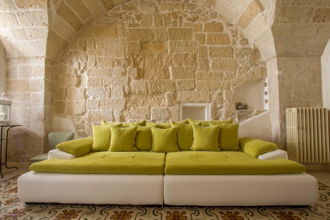 Explore The Historic City On Foot From An Old Town House Lecce Bagian luar foto