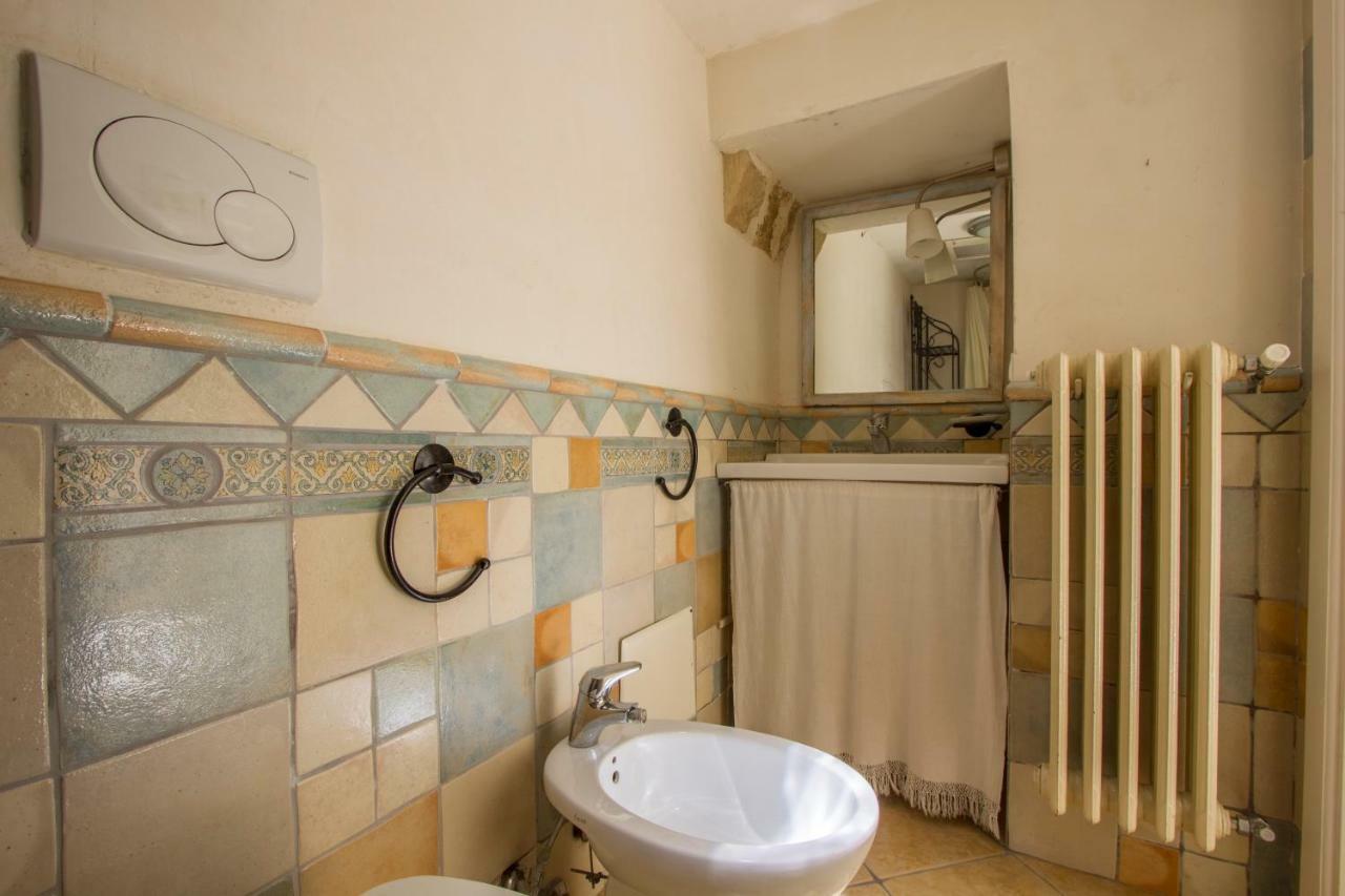Explore The Historic City On Foot From An Old Town House Lecce Bagian luar foto