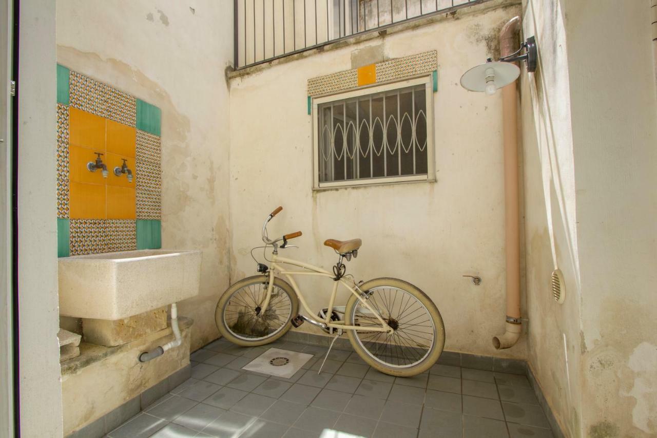 Explore The Historic City On Foot From An Old Town House Lecce Bagian luar foto