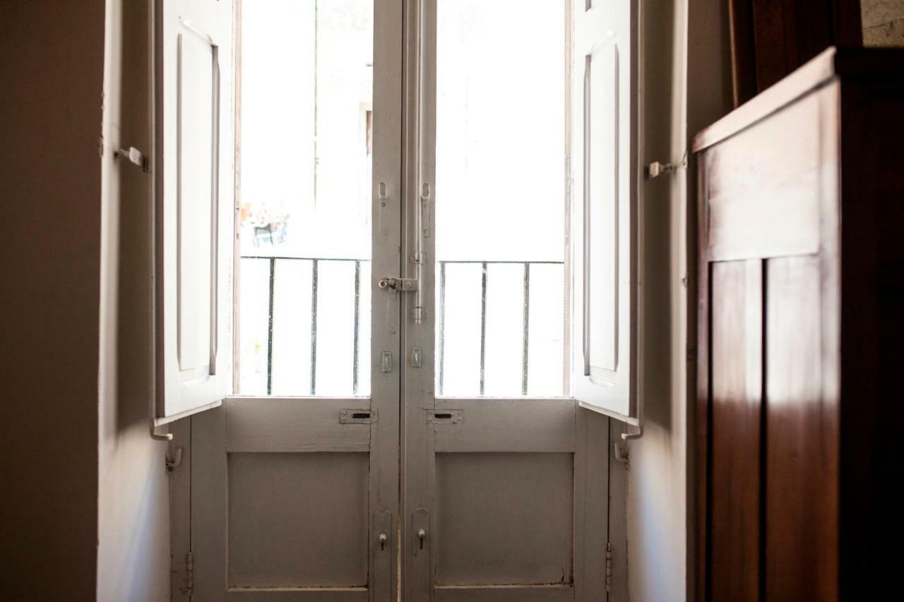 Explore The Historic City On Foot From An Old Town House Lecce Bagian luar foto
