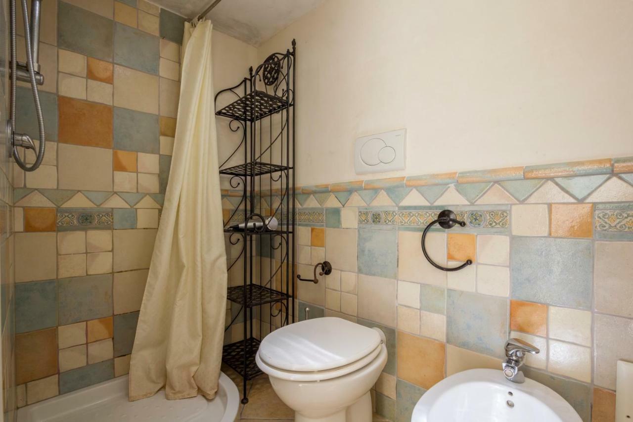 Explore The Historic City On Foot From An Old Town House Lecce Bagian luar foto